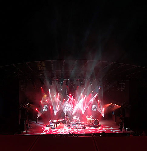 "Jazz à Vienne scène nuit"