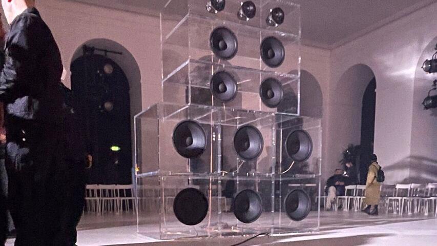 défilé off white Fashion Week sonorisation