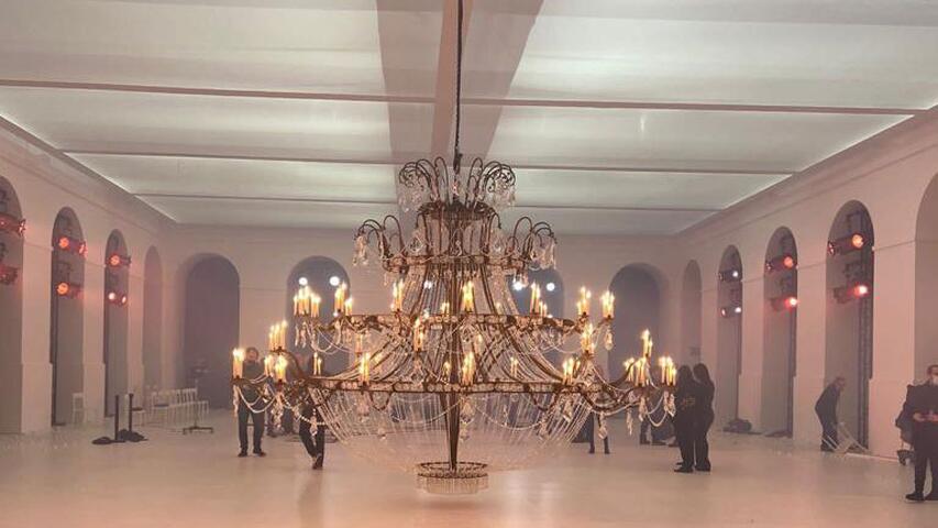 défilé off white Fashion Week plafonnier